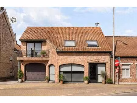 maison et espace commercial au centre de berchem-kluisbergen