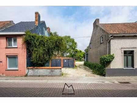 projectgrond met 8 garages op centraal gelegen locatie te...