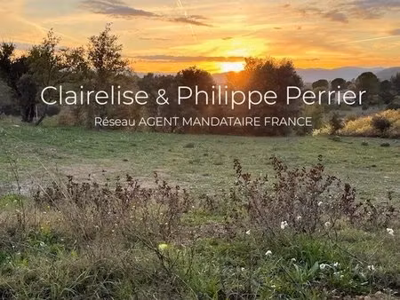 terrain constructible de 1 517 m² à carcès