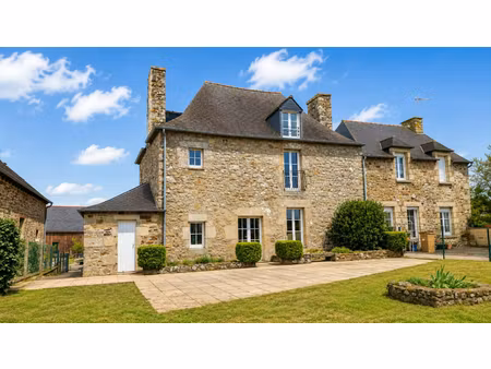 côtes d'armor belle maison atypique  en pierres  à proximité du lac populaire  avec grand 