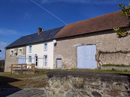 totalement renoves : maison de 200 m2 + 2 appartements independants et 4600 m2 de terrain