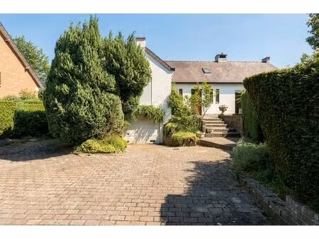 villa à vendre avec garage et terrasse   la hulpe (vbe24105)