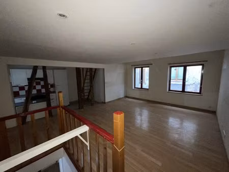 réalmont centre  appartement en triplex  t3 de 62 m2.