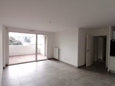 à louer appartement t3 avec balcon et parking double cas