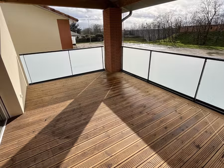 à louer appartement t3 récent avec grand balcon et 2 place