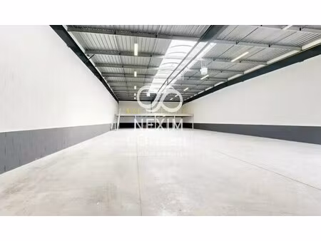 location local d'activités 1 345 m²