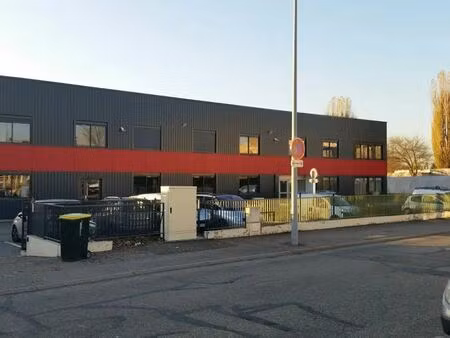 location entrepôt vaulx en velin 69120 209m²