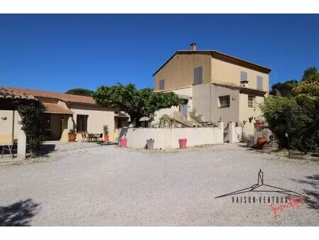 mas avec 2 logements indépendants + bâtiment de 5 chambres d’hôtes-piscine
