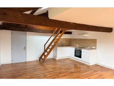 location appartement  m² t-2 à quesnoy-sur-deûle  620 €