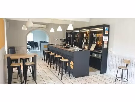 exclusivité – opportunité rare : bar  snack  grill avec licence iv – clé en main – terrass