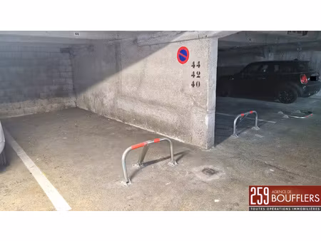 nancy centre / emplacement de stationnement couvert