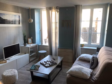 a louer appartement meublé 'bail étudiant 9 mois' - t1 bis centre-ville de granville