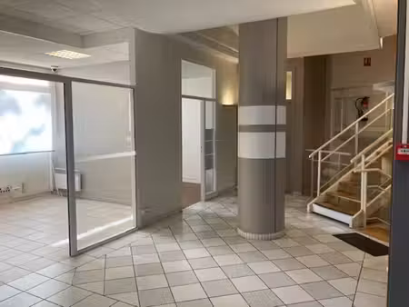 location commerce 200 m²