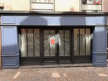 location commerce auray 56400 125m²