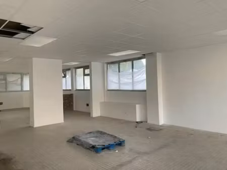 location commerce trappes 78190 239m²