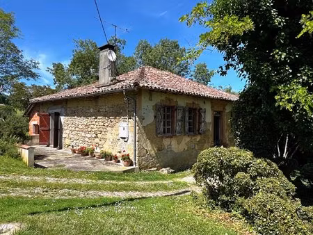 ancienne ferme en pierres sur 1 48 ha