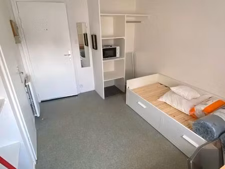 studio 1 pièce 14 m²
