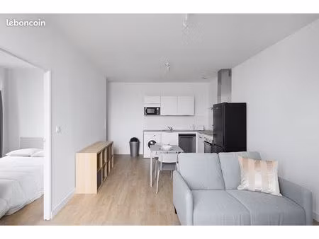 ? t2 meublé 40 m² – centre beaupréau – proche commerces – 560 cc