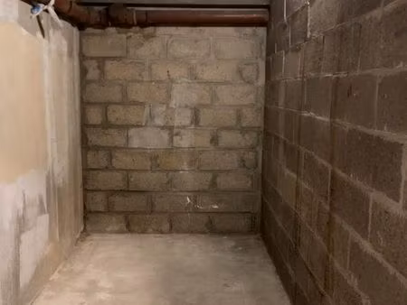 versailles montreuil  cave / local de stockage de 6 m² pièce saine et sécurisée