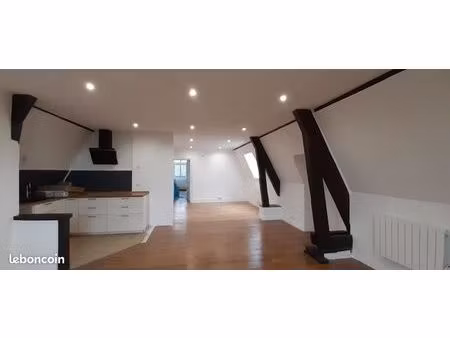 au château: appartement 94 m2 f4 double séjour traversant de 48 m2  2 chambres
