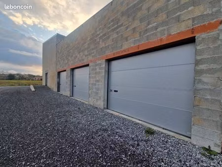 box à louer 24 m2 sécurisé