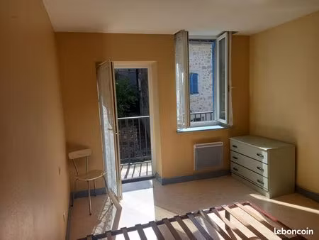 saint-claude- à louer - 2ème étage- f2 - bon état