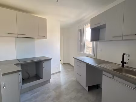 belle maison de village entièrement rénovée t3 avec garage