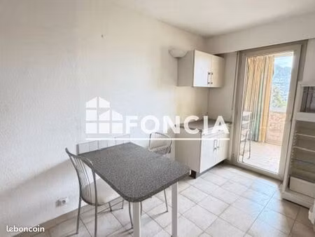 studio 1 pièce 30 m²