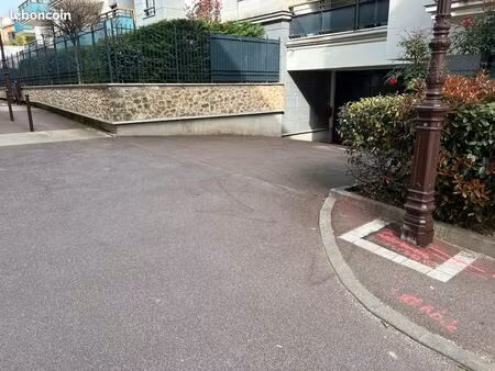 place de parking - accès facile - 1er sous-sol