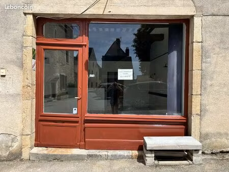 à louer – local commercial – 60 m² – 650 euros – centre de pesmes
