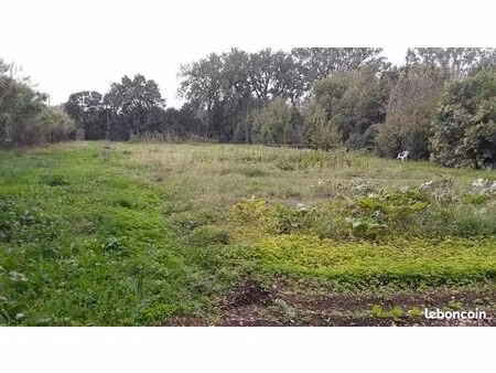 terrain 908 m² istres