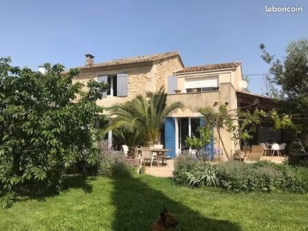 maison bastide mitoyenne d'un côté à la campagne sénas