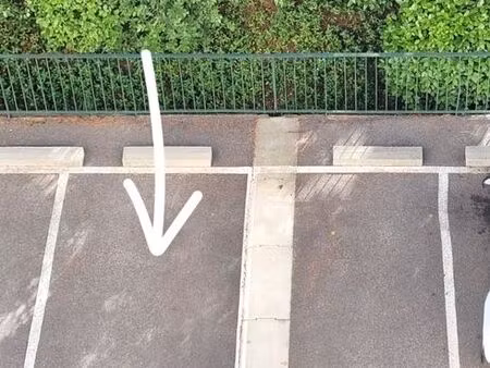 place de parking sécurisée la grognarde