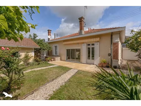 maison de luxe à vendre dans le quartier aiguillon