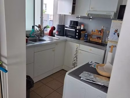 vend studio rénové  en tb état
