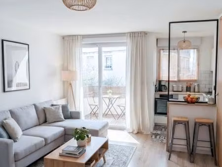 t2 lumineux avec balcon  parking et piscine