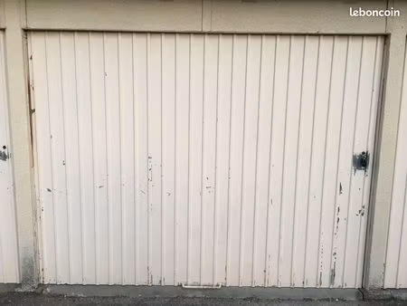a vendre  ensemble de 10 garages loués - impasse des grandes terres à francheville (69340)
