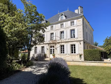 maison de luxe à vendre à la rochefoucauld