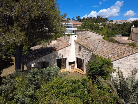 villa de luxe à vendre dans le quartier hôpitaux-facultés