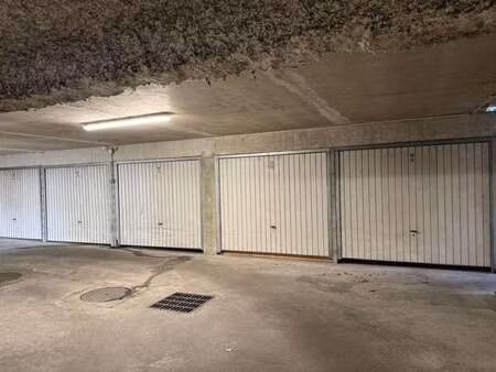 vente garage et parking à nantes canclaux - mellinet (44000) : à vendre / 117m² nantes can