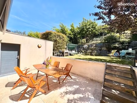 jolie maison familiale de 116m2 avec jardin et vue dégagée à proximité immédiate du centre