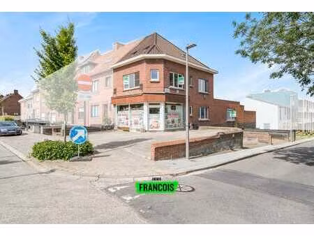 très grande maison de commerce avec atelier à vendre à cour…