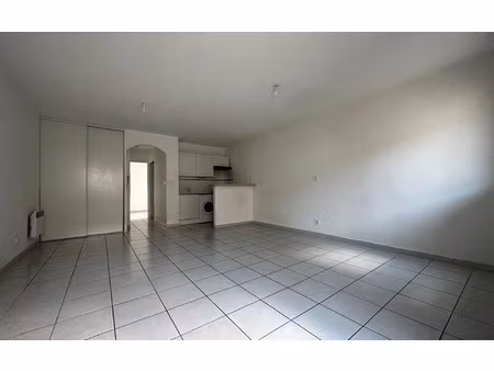 location appartement  m² t-2 à elne  530 €