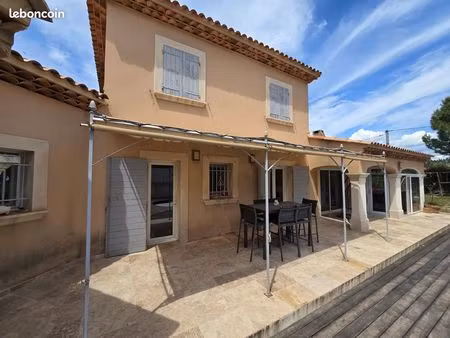 villa familiale de 190 m² avec piscine et studio indépendant