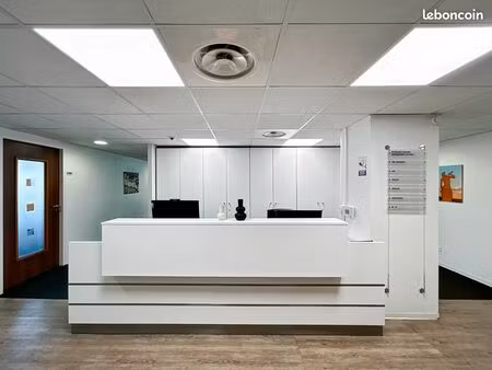 bureau privé à louer pour 1 personnes à marseille  180 prado
