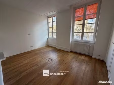 bureaux 104 m²
