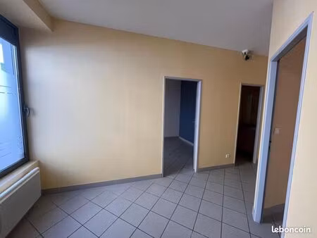 local 49 m²