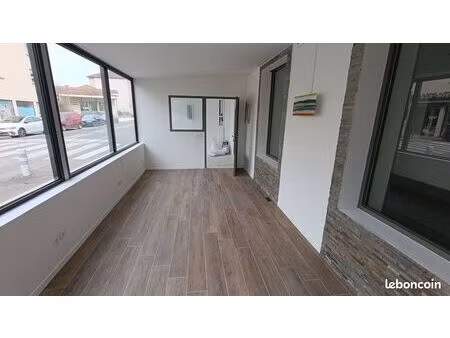 tres forte visibilite - locaux commerciaux de 98 m²