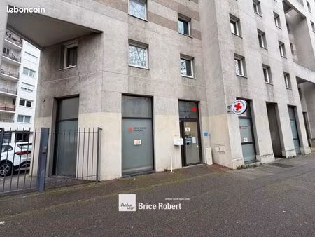 local bureaux 626 m²