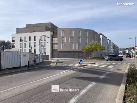 local commercial 157 m²